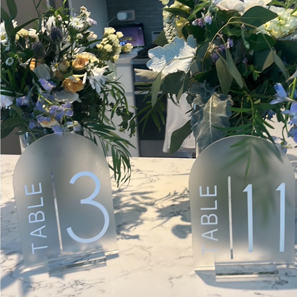 Table numbers and stands